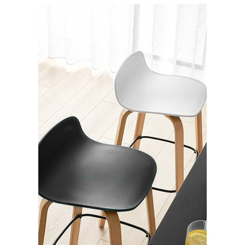 Lot de 4 tabourets de bar scandinaves blancs avec pieds en métal - Hauteur 76cm