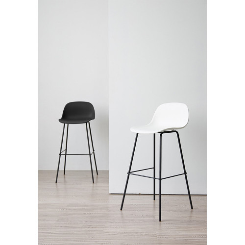 Lot de 4 tabourets scandinaves blancs en résine et pieds en métal - Hauteur 66 cm
