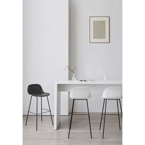 Lot de 4 tabourets scandinaves blancs en résine et pieds en métal - Hauteur 66 cm