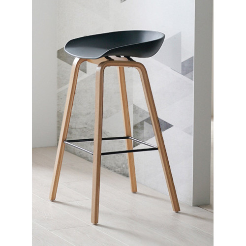 Lot de 4 tabourets scandinaves noirs et pieds en bois naturel - Hauteur 76 cm