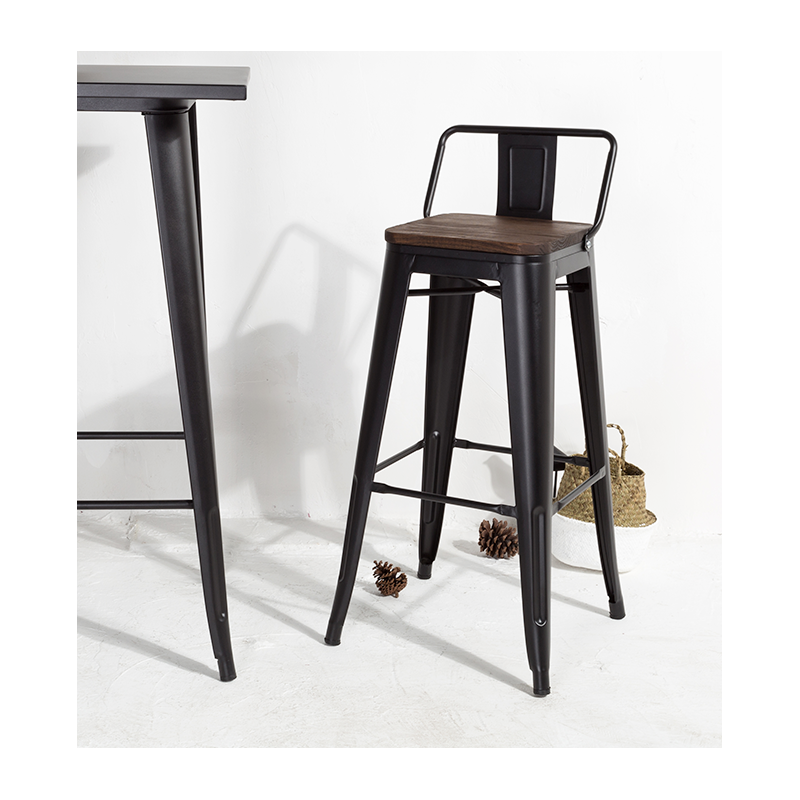 Tabouret de bar en métal noir mat style industriel avec dossier 