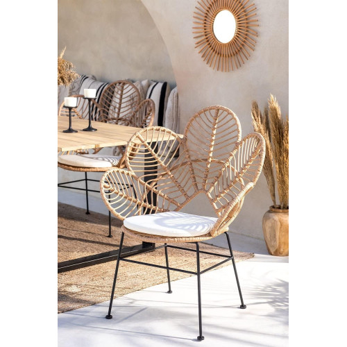 Fauteuil confortable aspect rotin naturel