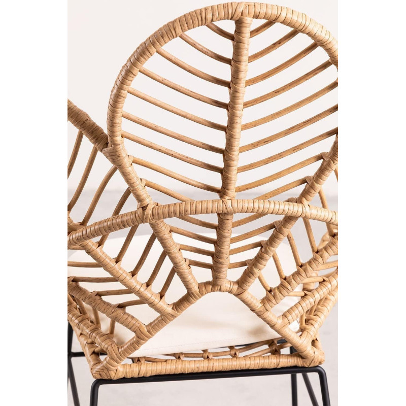 Fauteuil confortable aspect rotin naturel