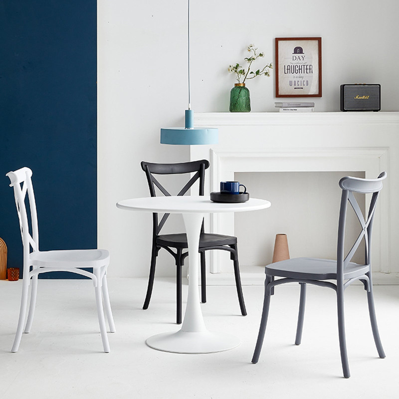 Chaise blanche style BISTROT en résine polypropylène