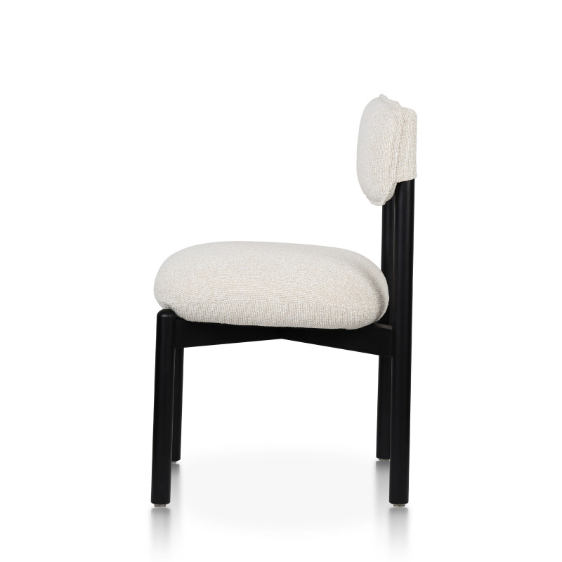 KOSMI - Chaise en bois noir avec assise et dossier rembourrés en tissu chiné beige clair