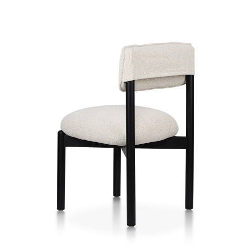 KOSMI - Chaise en bois noir avec assise et dossier rembourrés en tissu chiné beige clair