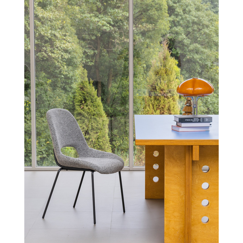 Chaise KOSMI Lucas – Dos ouvert, pieds métal noir et assise tissu beige | Élégance & confort