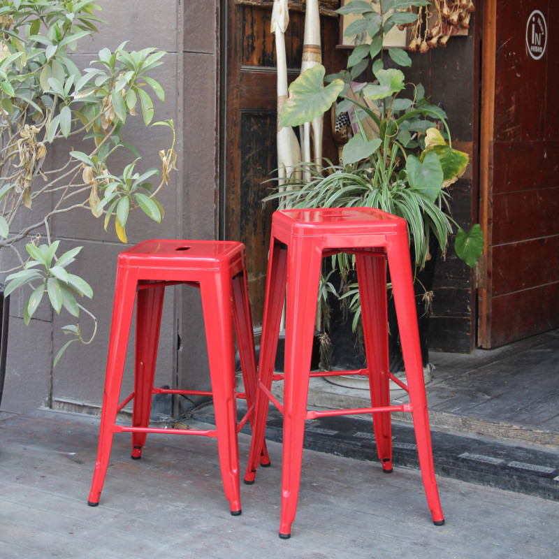 Lot de 4 tabourets de bar en métal rouge brillant style industriel - Sans dossier - Hauteur 66 cm