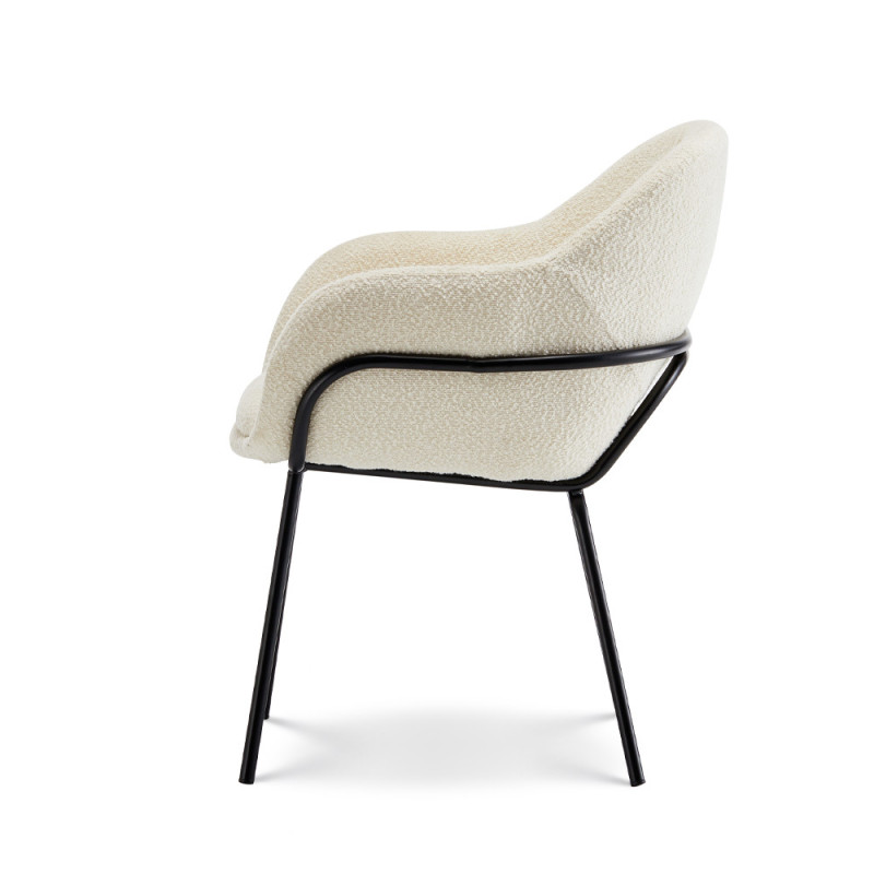 KOSMI - Chaise en tissu beige ANDREA aspect bouclette et accoudoirs