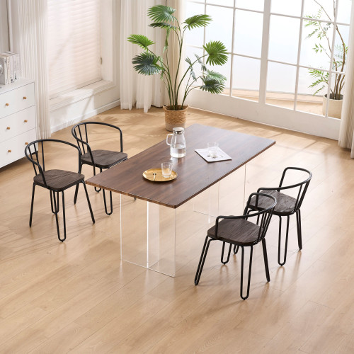 Chaise en métal noir mat, bois foncé – pieds épingle et dossier ajouré