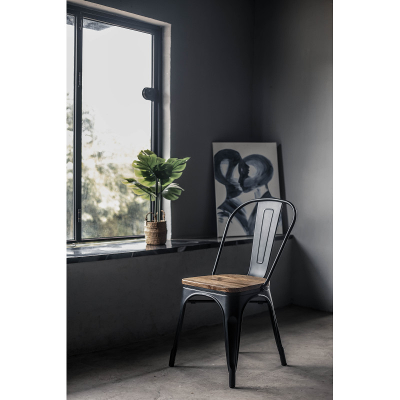 Chaise en métal noir mat avec assise en bois clair - Style industriel