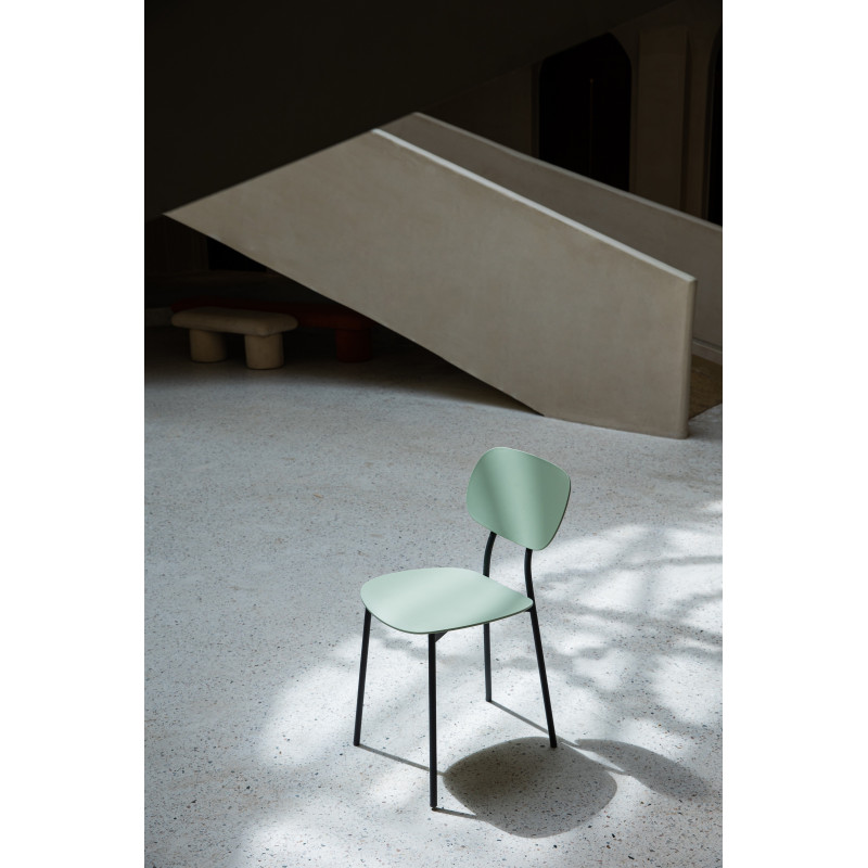 Chaise style contemporain verte et pieds en métal noir - modèle LEA