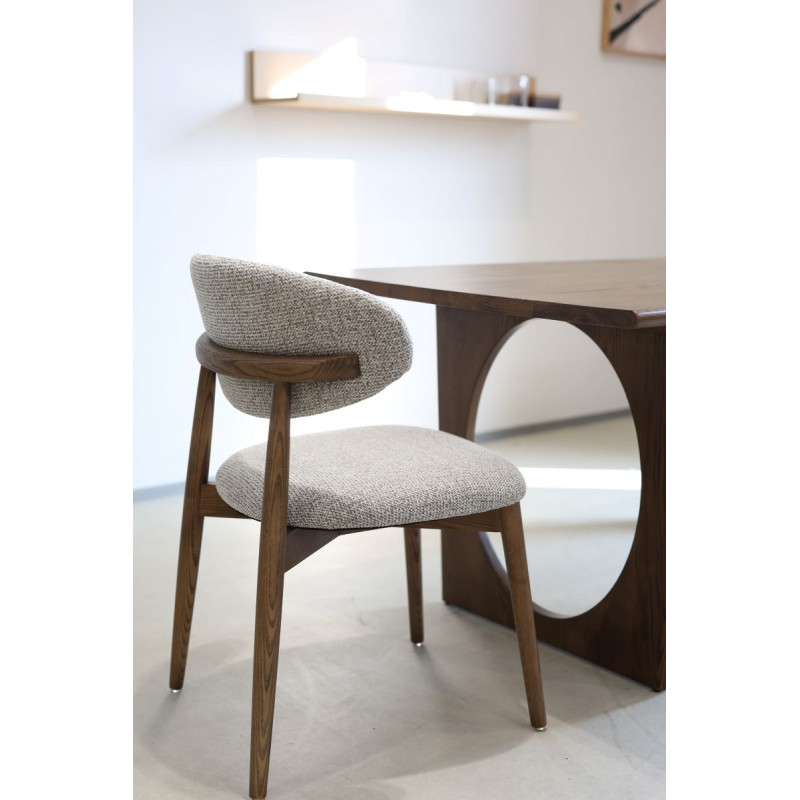 Chaises Skandi en bois massif aspect noyer et assise en tissu chiné