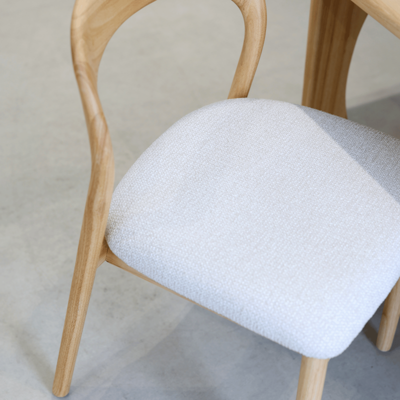 Lot de 2 chaises Elena en Bois d'hévéa et Tissu chiné rembourré| KOSMI