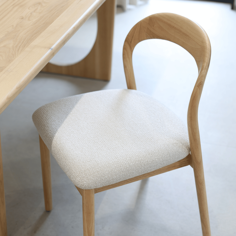 Lot de 2 chaises Elena en Bois d'hévéa et Tissu chiné rembourré| KOSMI