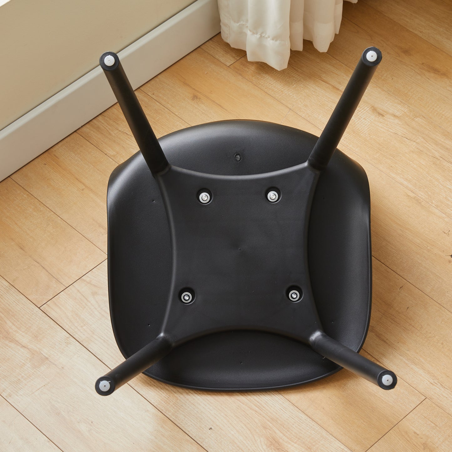 Chaise design MILO noire en résine