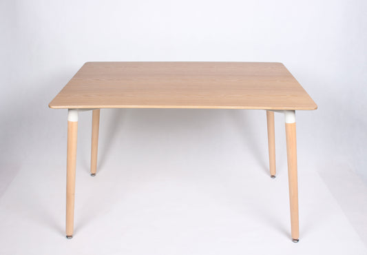 Table style scandinave 120 x 80 cm avec pieds et plateau bois