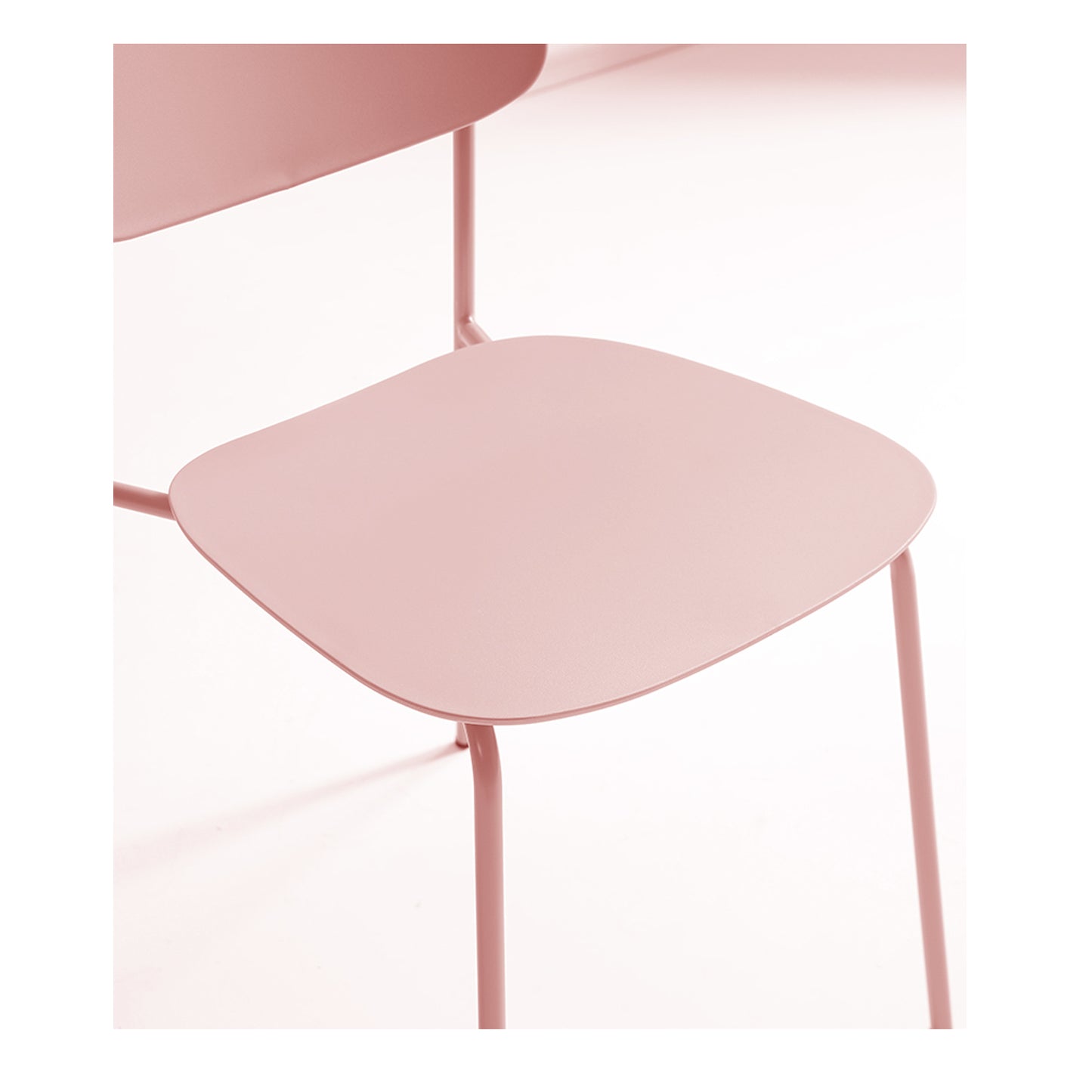 Lot de 4 chaises scandinaves au design minimaliste coloris rose poudré