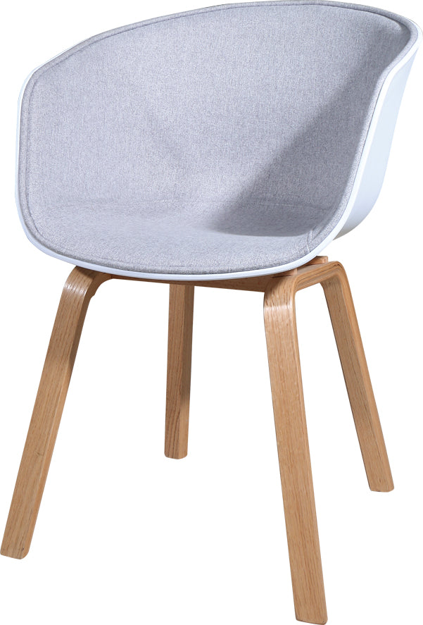Lot de 4 chaises scandinaves très confortables avec coque en résine blanche revêtue d'un tissu moelleux gris et des pieds bois