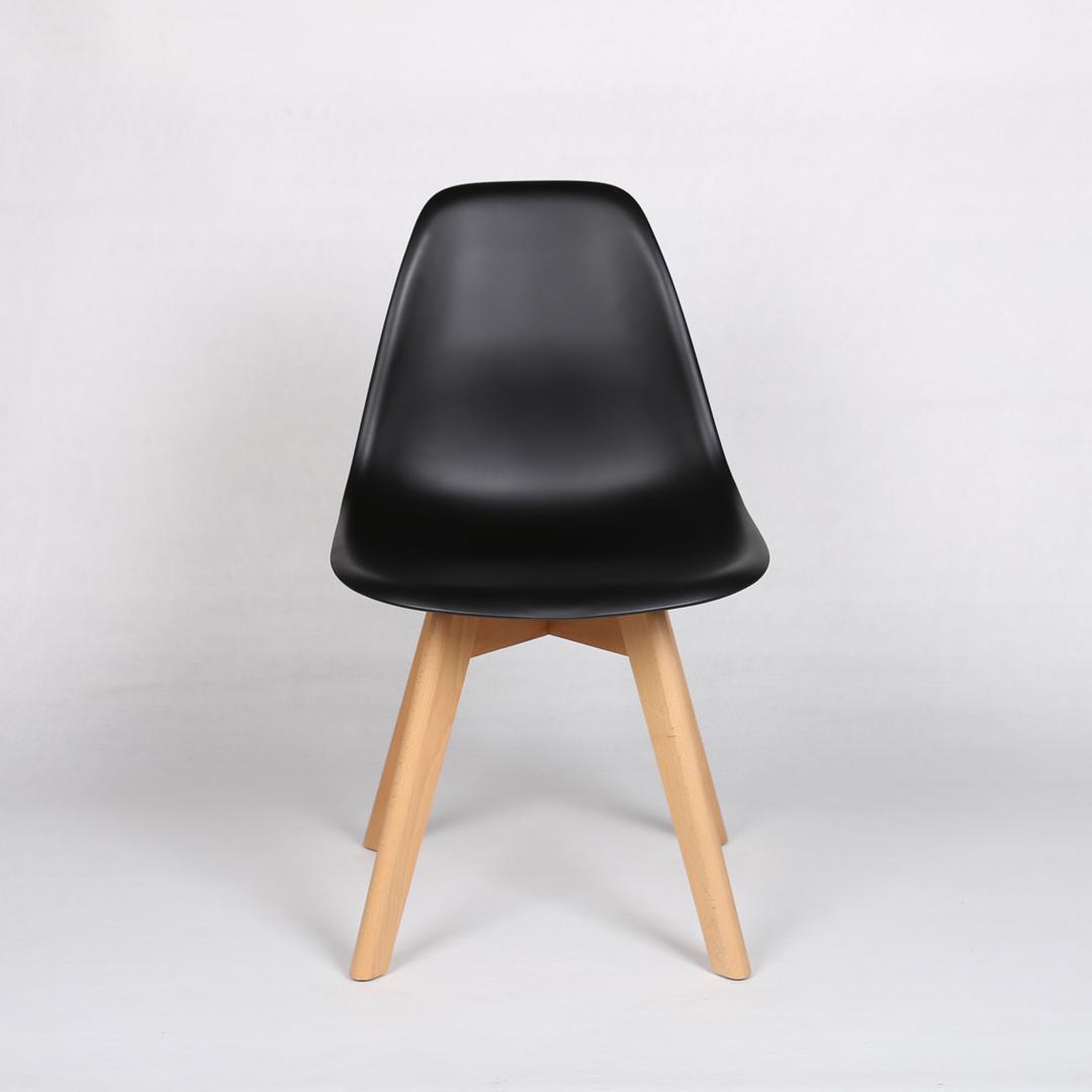 Chaise style scandinave modèle GABBY - Coque en résine noire et pieds en bois naturel