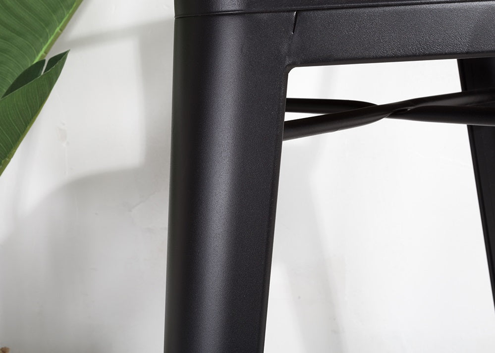 Tabouret de bar en métal noir mat style industriel avec dossier et assise en bois clair - Hauteur 76 cm