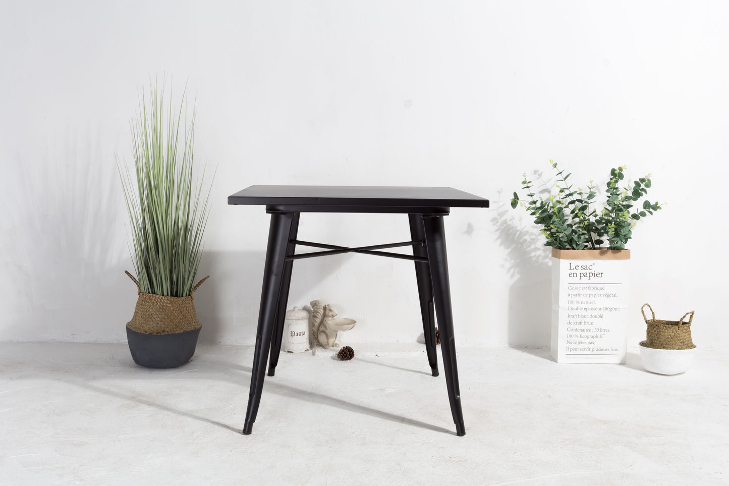 Table style industriel en métal noir mat - 80x80 cm
