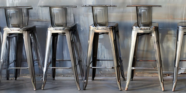 Tabourets en métal : comment donner du caractère à votre intérieur ?