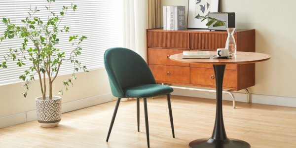 Pourquoi la chaise en tissu velours est devenue un incontournable des intérieurs modernes ?